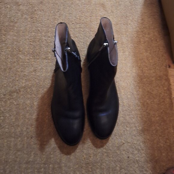 BLACK LEATHER BOOTS.NEW. - Picture 1 of 4